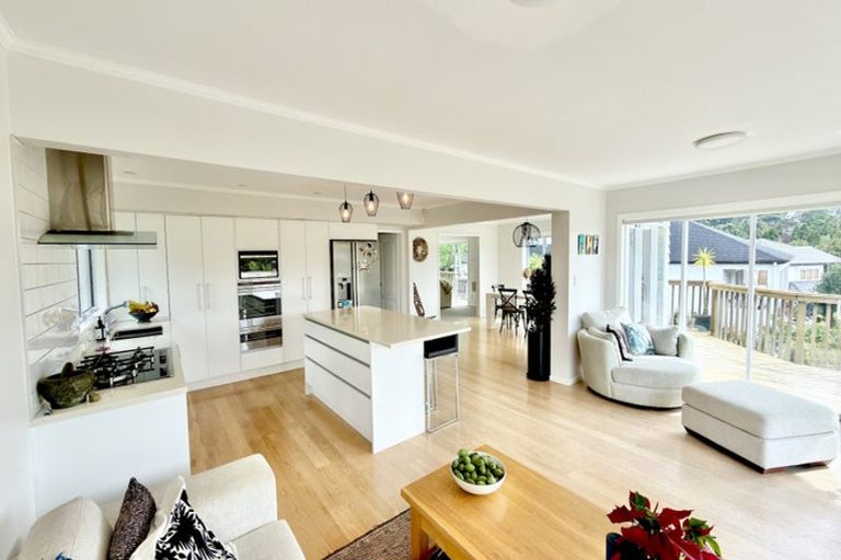 Photo of property in 42 Ravenstone Place, Chatswood, Auckland, 0626