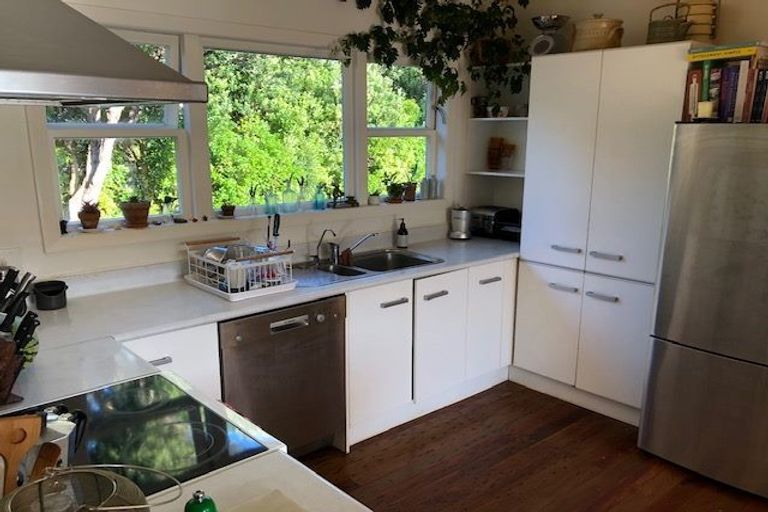 Photo of property in 110 Severn Street, Island Bay, Wellington, 6023