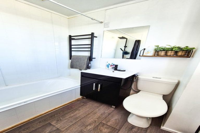 Photo of property in 35 Ross Crescent, Fairfield, Hamilton, 3214