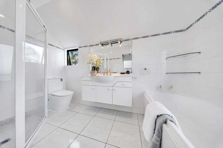 Photo of property in 17b Lynton Road, Bucklands Beach, Auckland, 2012