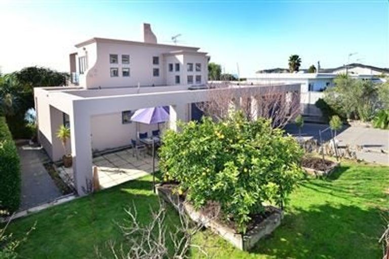 Photo of property in 102 Pacific Parade, Army Bay, Whangaparaoa, 0930