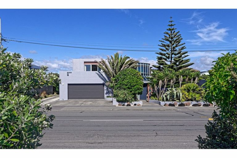 Photo of property in 191 Marine Parade, New Brighton, Christchurch, 8083