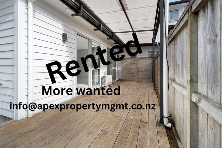 Photo of property in 4a Glenvil Lane, Te Atatu Peninsula, Auckland, 0610