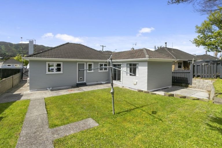 Photo of property in 195 Wellington Road, Wainuiomata, Lower Hutt, 5014