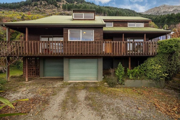 Photo of property in 4 Moss Lane, Sunshine Bay, Queenstown, 9300