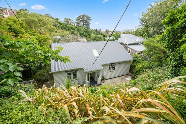 Photo of property in 34 Northland Road, Northland, Wellington, 6012