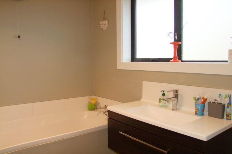 Photo of property in 15 Moore Street, Milton, 9220