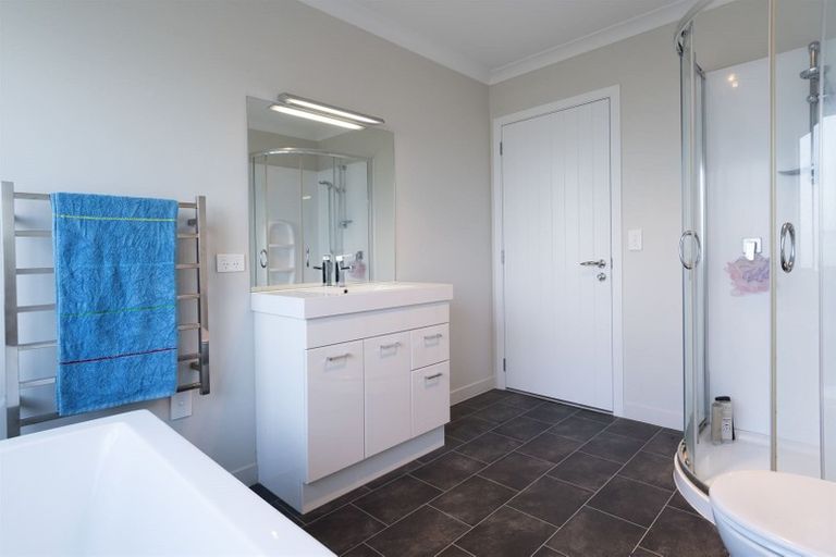 Photo of property in 6 Ellesmere Close, Pyes Pa, Tauranga, 3112