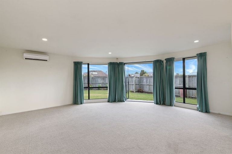 Photo of property in 2 Anglesea Avenue, Parklands, Christchurch, 8083