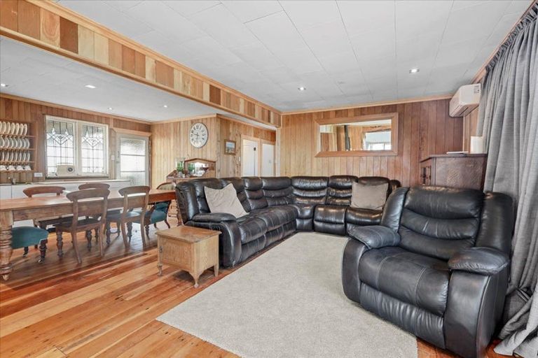 Photo of property in 8 Point Road, Mokau, 4376