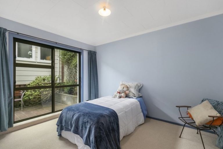 Photo of property in 16 Hibiscus Grove, Maungaraki, Lower Hutt, 5010