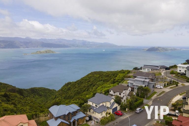 Photo of property in 14 Dress Circle, Newlands, Wellington, 6037