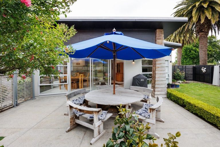 Photo of property in 6 The Oaks, Awapuni, Palmerston North, 4412