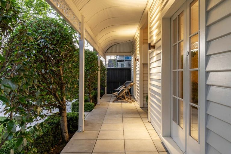 Photo of property in 33 Hawkesbury Avenue, St Albans, Christchurch, 8014