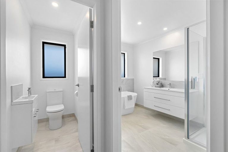 Photo of property in 77 Kaurinui Crescent, One Tree Point, 0118