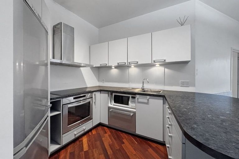 Photo of property in Endeavour Apartments, 19/125 Thorndon Quay, Pipitea, Wellington, 6011