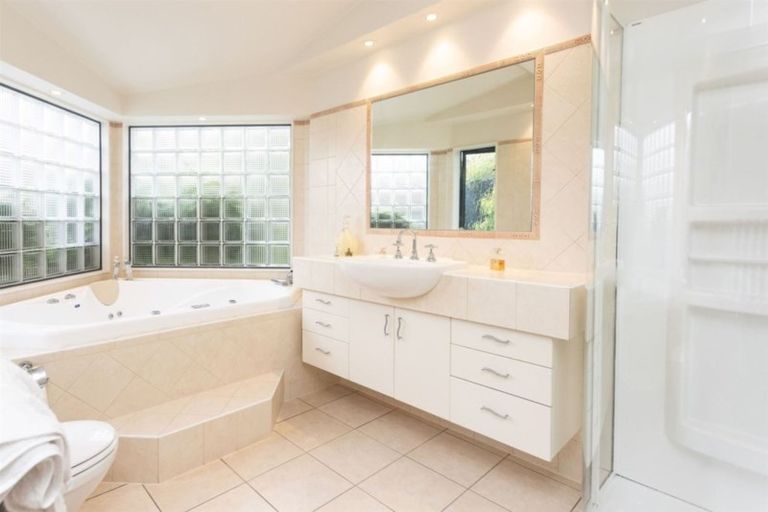 Photo of property in 11 Cricklewood Place, Avonhead, Christchurch, 8042