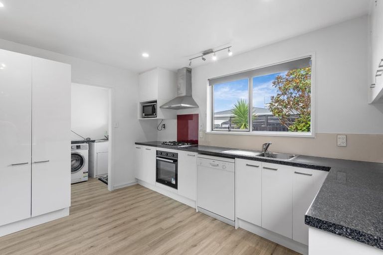 Photo of property in 2/11 Peckham Lane, Woolston, Christchurch, 8062