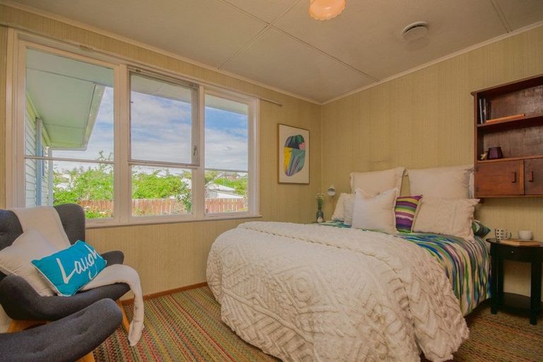 Photo of property in 25 Sullivan Avenue, Mangere Bridge, Auckland, 2022