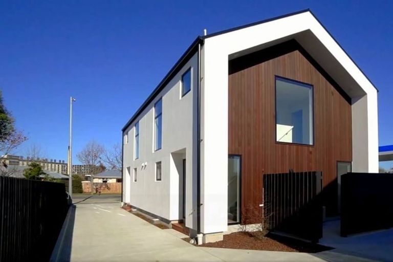 Photo of property in 2/102 Creyke Road, Ilam, Christchurch, 8041