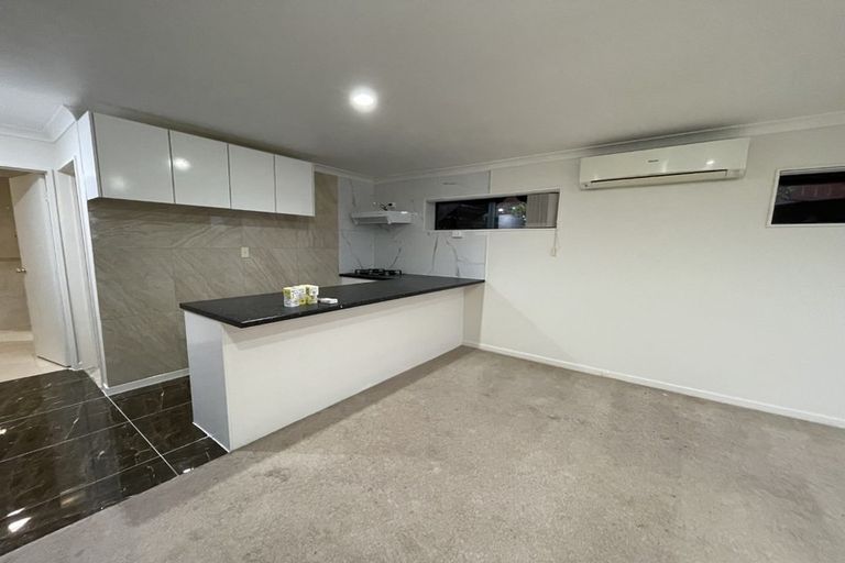 Photo of property in 3 Tellin Close, Massey, Auckland, 0614