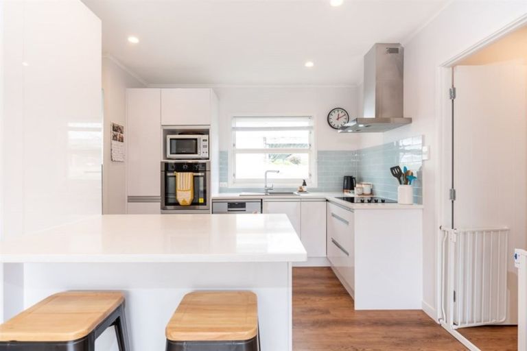 Photo of property in 2/137 Shakespeare Road, Milford, Auckland, 0620