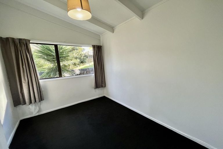 Photo of property in 50 Sungrove Rise, Sunnyvale, Auckland, 0612