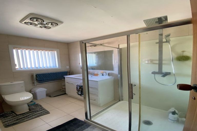 Photo of property in 2/76 Velma Road, Hillcrest, Auckland, 0627