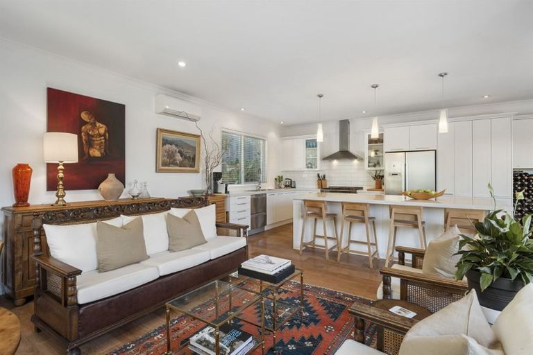 Photo of property in 11a Rodney Road, Northcote Point, Auckland, 0627