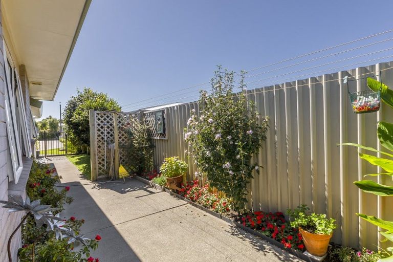 Photo of property in 2/2 Anzac Avenue, Onekawa, Napier, 4110