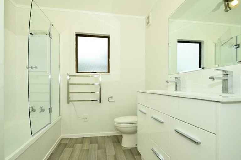 Photo of property in 12 Midgley Road, West Harbour, Auckland, 0618