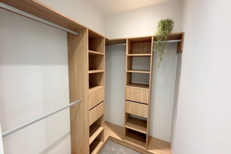 Photo of property in 25 Taipahitini Road, Rosehill, 2113
