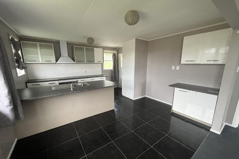 Photo of property in 21 Worcester Place, Cannons Creek, Porirua, 5024