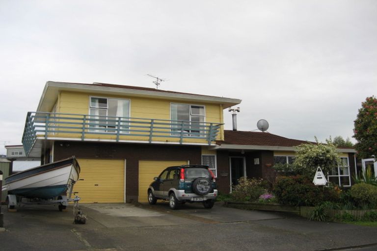 Photo of property in 19 Feary Crescent, Takaka, 7110