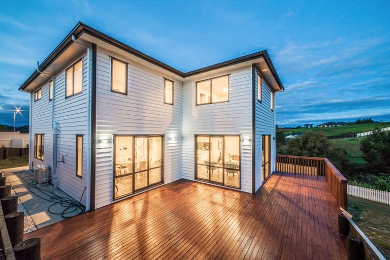 Photo of property in 13 Paitry Place, Swanson, Auckland, 0614