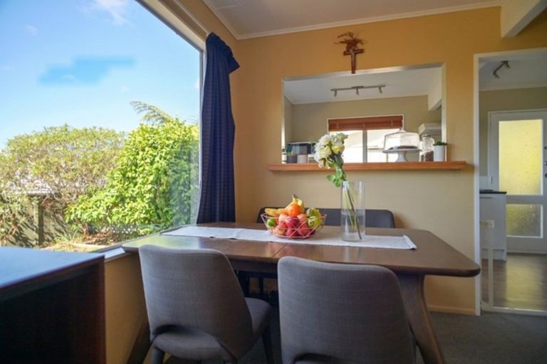 Photo of property in 3 Westra View, Tawa, Wellington, 5028