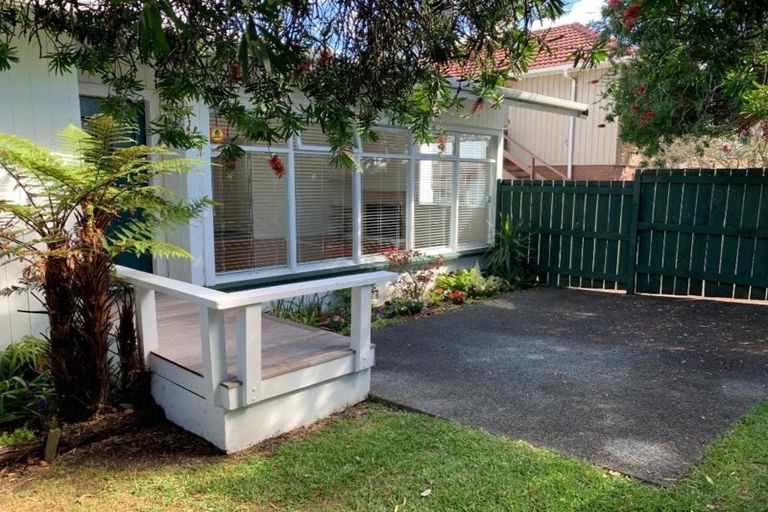 Photo of property in 2/164 Forrest Hill Road, Forrest Hill, Auckland, 0620