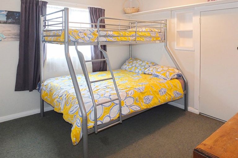 Photo of property in 4 Andresen Street, Foxton Beach, Foxton, 4815