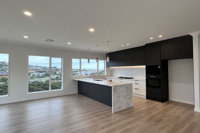 Photo of property in 23 Richard Hill Close, Fairview Heights, Auckland, 0632