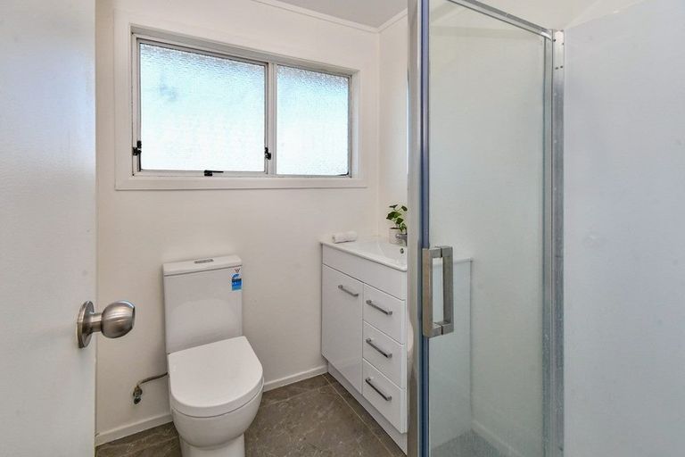 Photo of property in 2/15 Frobisher Way, Clendon Park, Auckland, 2103