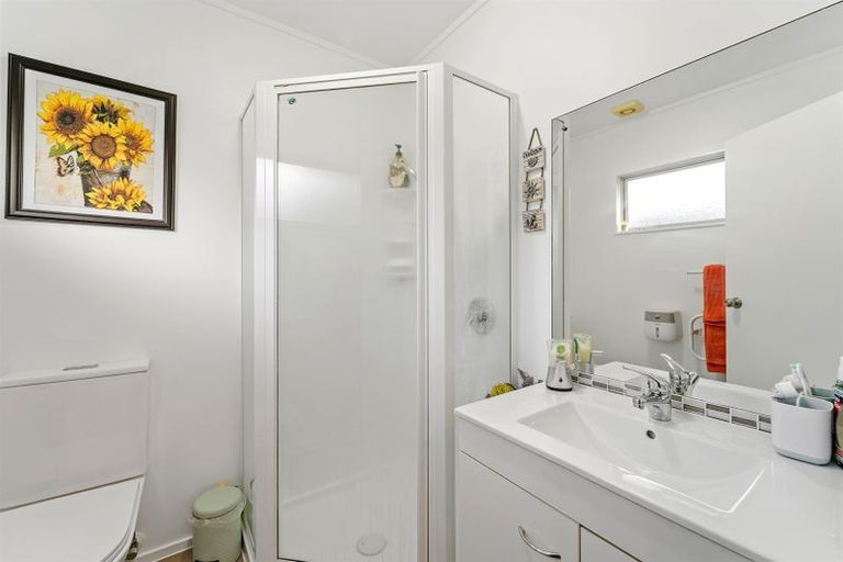 Photo of property in 2/15 Ellenbury Place, Stanmore Bay, Whangaparaoa, 0932