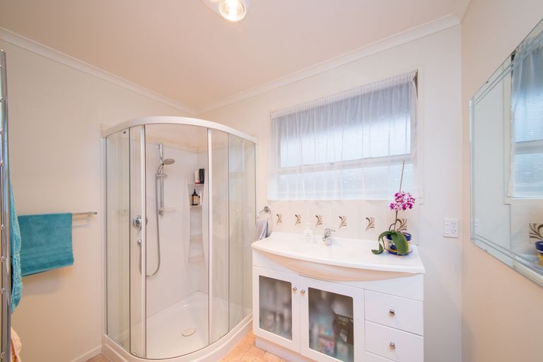 Photo of property in 29a Raglan Avenue, Cloverlea, Palmerston North, 4412