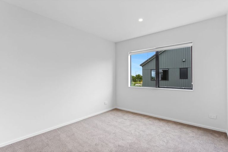 Photo of property in 15 Aquamarine Road, Rosehill, Papakura, 2113