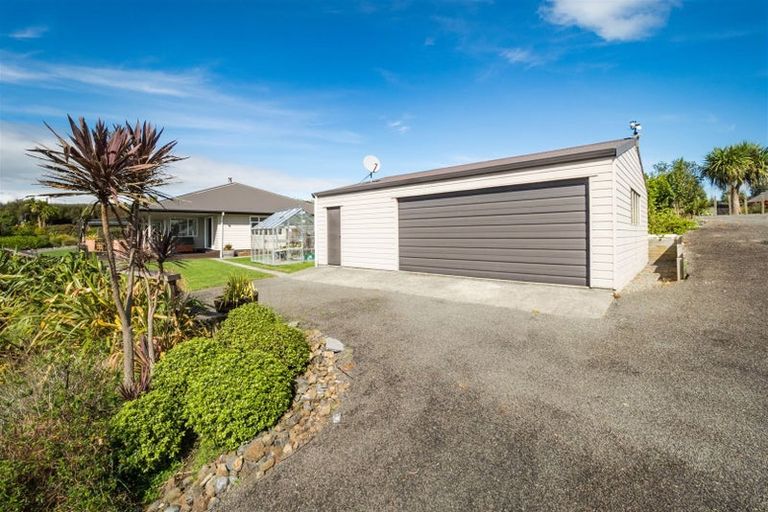 Photo of property in 71 Polson Hill Drive, Aokautere, Palmerston North, 4471