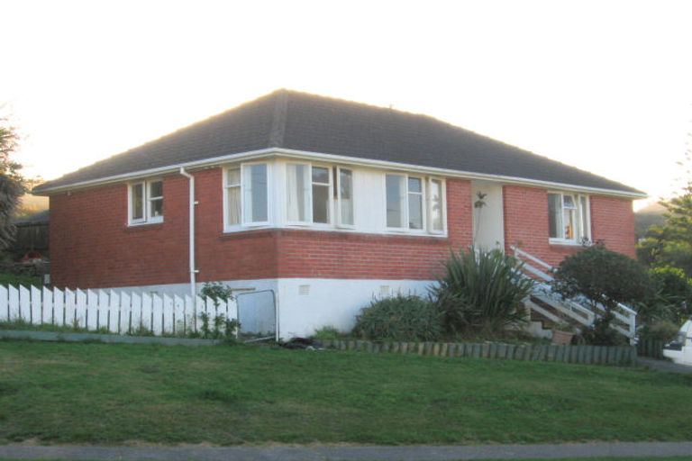 Photo of property in 2 Hukatai Street, Elsdon, Porirua, 5022