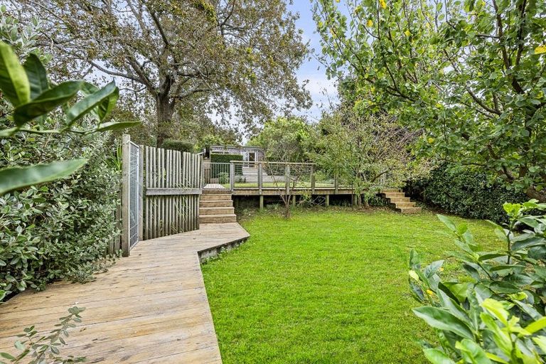 Photo of property in 13 Seymour Road, Mellons Bay, Auckland, 2014