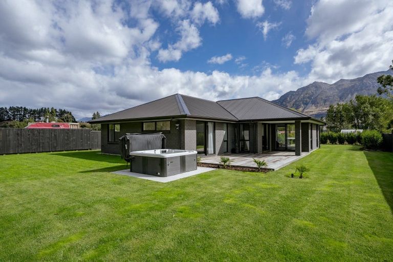 Photo of property in 11 Walter Place, Glenorchy, 9372