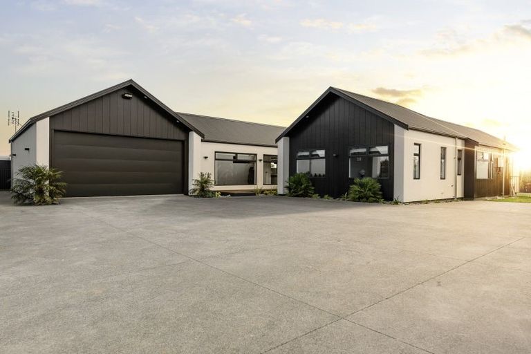 Photo of property in 28 Honeyfield Drive, Whalers Gate, New Plymouth, 4310