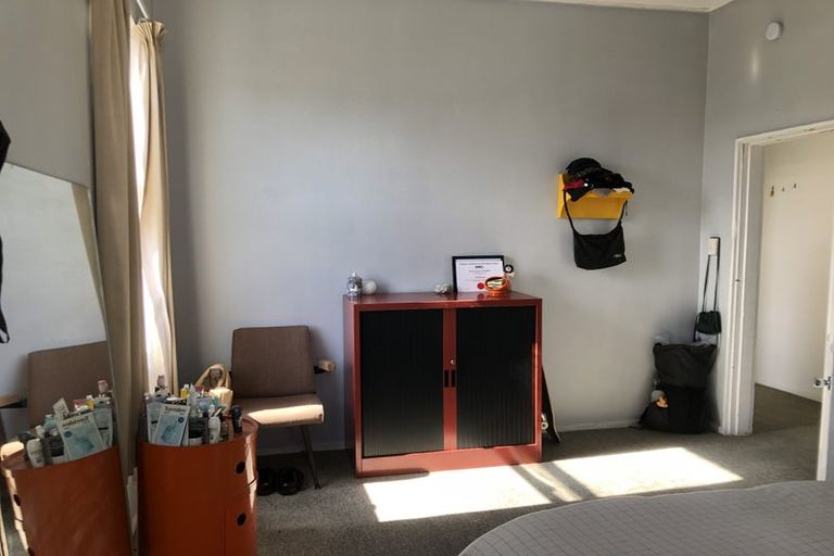 Photo of property in 136 Brougham Street, Mount Victoria, Wellington, 6011