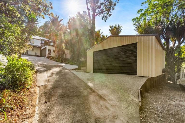 Photo of property in 560 Scenic Drive, Waiatarua, Auckland, 0612